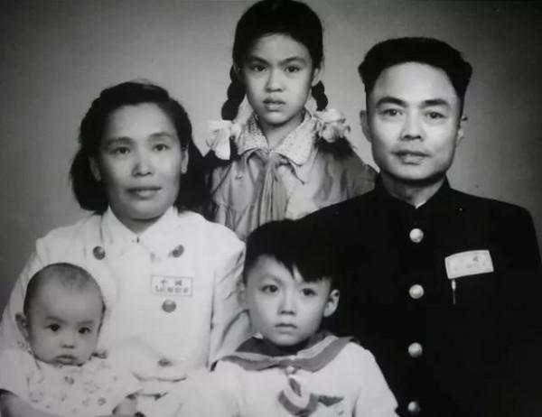 1950年,毛主席讓羅舜初到湖南任職,周總理卻說:你當海軍參謀長 1950年,毛主席讓羅舜初到湖南任職,周總理卻說:你當海軍參謀長