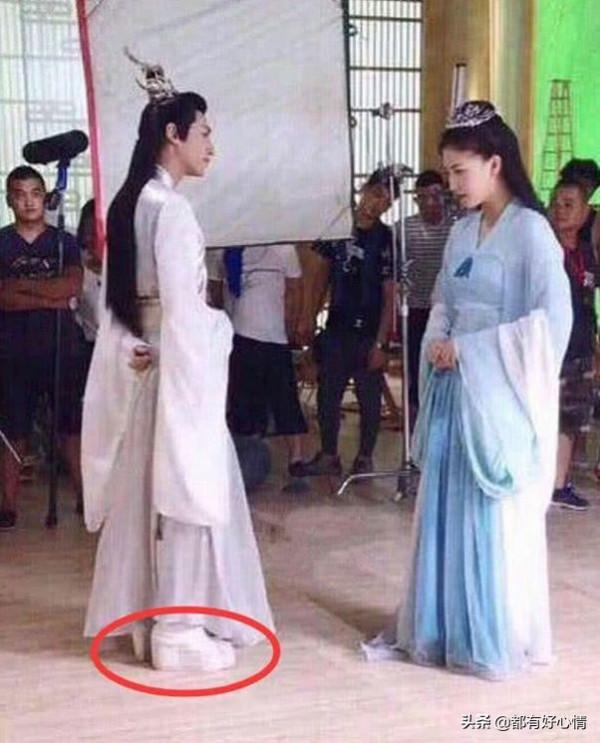 拍古裝劇穿“高跟鞋”的明星,鞠婧禕還好,看到王一博:過分了 拍古裝劇穿“高跟鞋”的明星,鞠婧禕還好,看到王一博:過分了