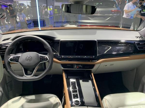 外觀微調，內飾科技感顯著提升，實拍解析全新大眾途昂