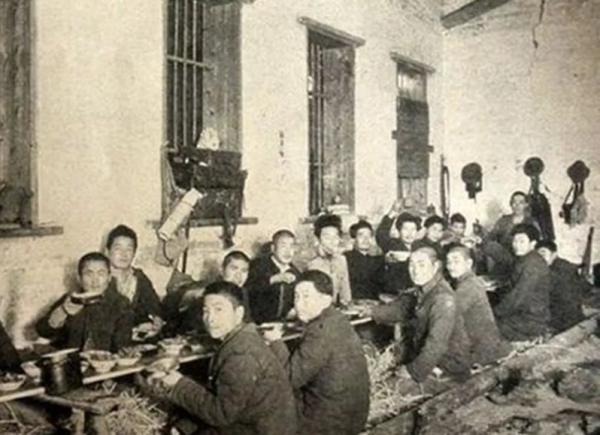 左權殉國後，日寇將左權屍體挖出來羞辱，彭德懷命暗殺隊為其報仇