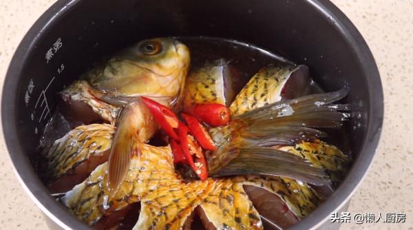 天冷了,我家隔天就用電飯鍋這樣燉魚,不用加水,別不懂吃魚 天冷了,我家隔天就用電飯鍋這樣燉魚,不用加水,別不懂吃魚