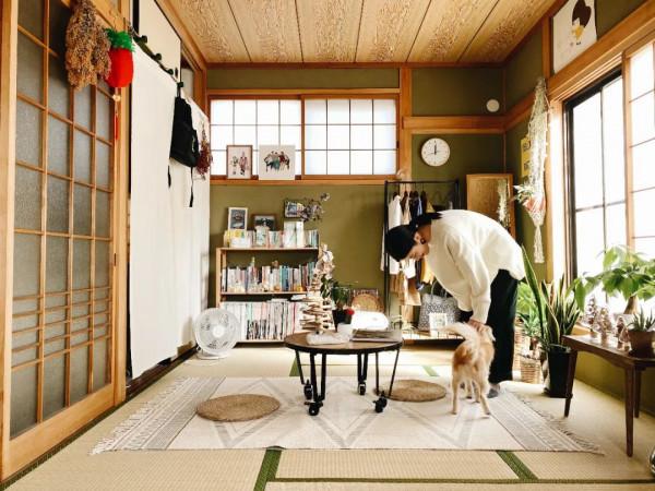 一人一狗蝸居19㎡小屋,引來3萬人圍觀!高收入小姐姐的歲月靜好 一人一狗蝸居19㎡小屋,引來3萬人圍觀!高收入小姐姐的歲月靜好