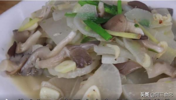 冬天白蘿蔔這樣吃才叫過癮，加1把平菇，比大魚大肉還香，超解饞