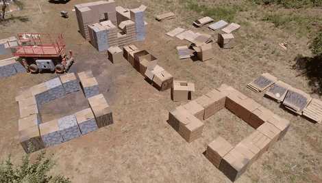 4天打造真人版《我的世界》小鎮,能親手打怪升級敲方塊的那種 4天打造真人版《我的世界》小鎮,能親手打怪升級敲方塊的那種