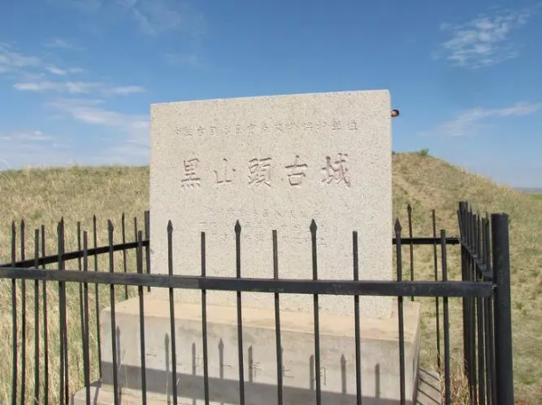 新疆悍匪烏斯滿：殘害我軍幹部，解放軍千里追兇將其剿滅