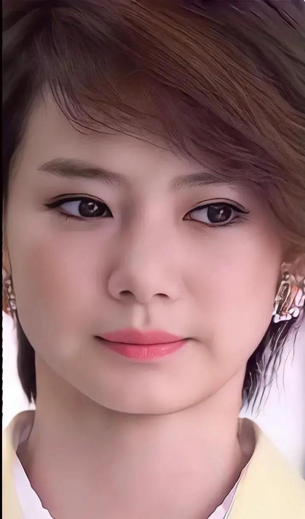 演員戚薇美照歡迎觀看