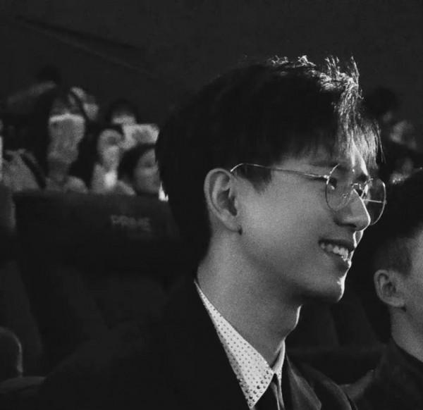 男明星眼鏡殺，有的斯文，有的書生，有的雅痞，你中意誰？