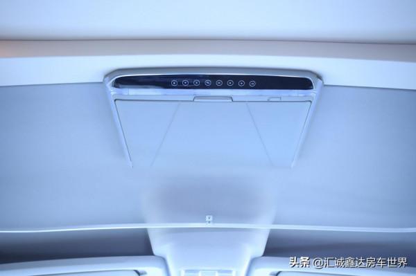 &ZeroWidthSpace;2人用的宇通B型房車！2&period;0T動力，帶床和做飯功能，不怕高額車腳費