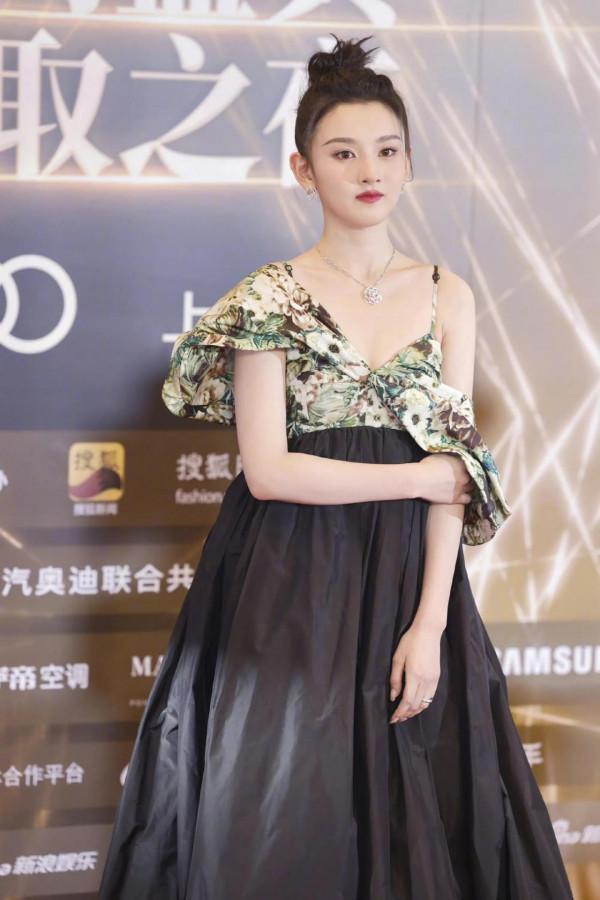 搜狐盛典：Angelababy豔壓，趙雅芝氣質可貴，婁藝瀟穿漢服走紅毯