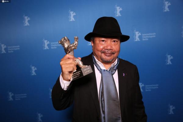 第72屆柏林電影節獲獎名單公佈，洪尚秀與女友金敏喜頒獎禮秀恩愛