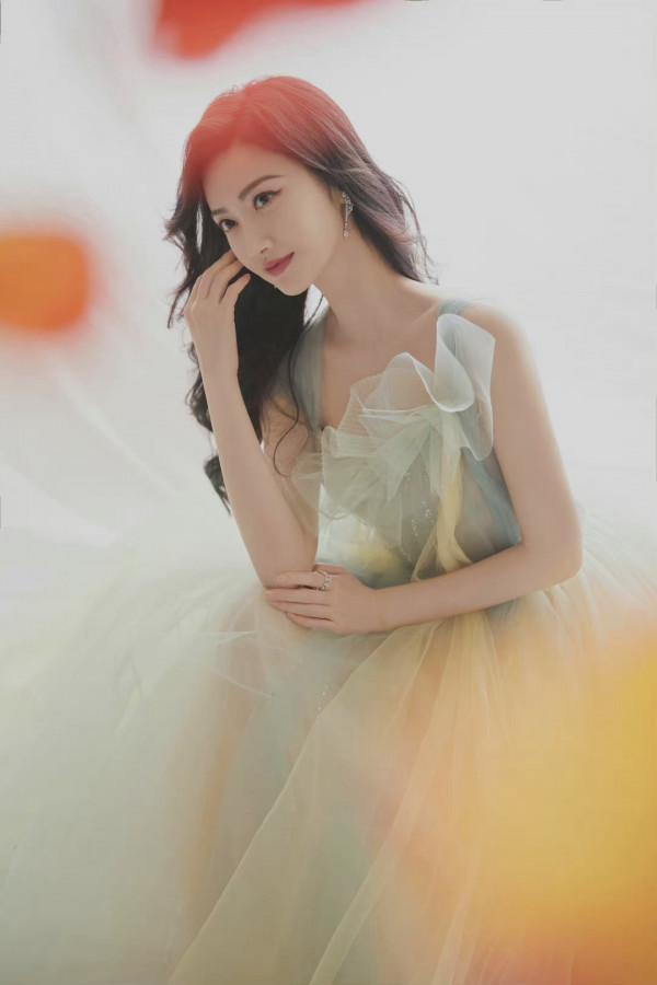 2&period;15美圖：楊冪、蔡徐坤、楊紫、李易峰、劉亦菲、劉詩詩、景甜