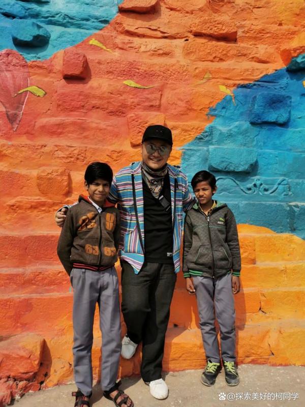 在瓦拉納西，除了有髒和亂，其實還有彩色的夢幻