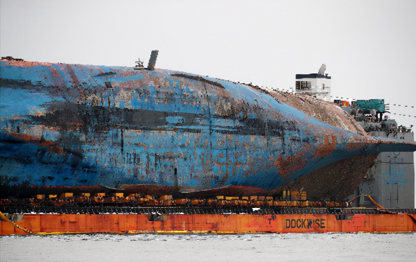 韓國“世越號”沉沒謎案：48小時內無人救援，296名學生屍沉大海