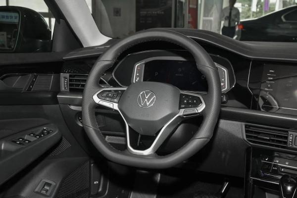 全新帕薩特也變年輕了，&OpenCurlyDoubleQuote;星空&rdquo;前臉，2&period;0T&plus;7DCT，17&period;99萬起售