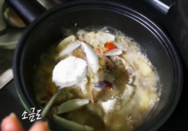 真實故事:韓國50歲大媽天生沒嗅覺,食物越臭越愛吃,醫生查明真相