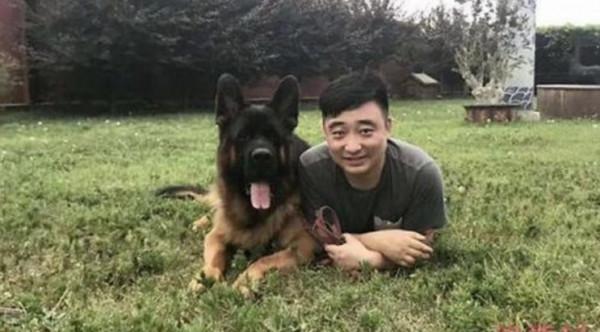 英年早逝的8位男星，最大38歲，最小8歲，其中2位是自殺