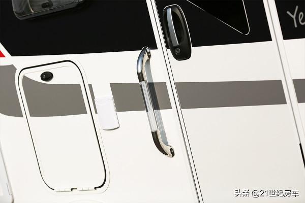 外形緊湊，五臟俱全！C型房車至少睡6人，48萬選亞特Y8-L2