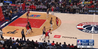 恩比德哈雷爾推搡先各吃一次技犯 哈雷爾次回合再推恩比德被驅逐 恩比德哈雷爾推搡先各吃一次技犯 哈雷爾次回合再推恩比德被驅逐