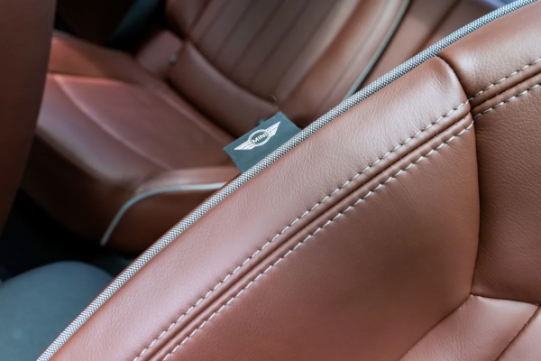 不要把車停在MINI PACEMAN旁,它會讓你的車黯然無光 不要把車停在MINI PACEMAN旁,它會讓你的車黯然無光