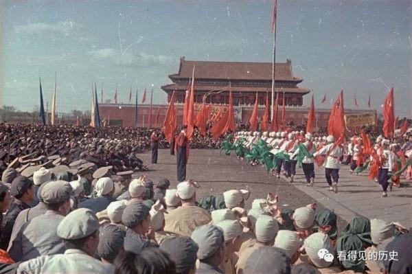 彩色老照片 1949年開國大典 天安門廣場上扭起了大秧歌