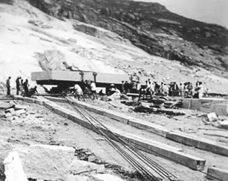 夜讀 | 解密：人民英雄紀念碑碑心石進京瘦身三次走了17天