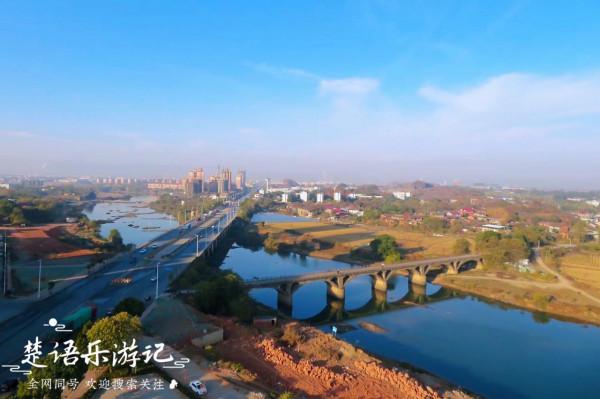 江西有一個千年古縣城，江邊風景美不勝收，紅杉林成為一絕，驚豔