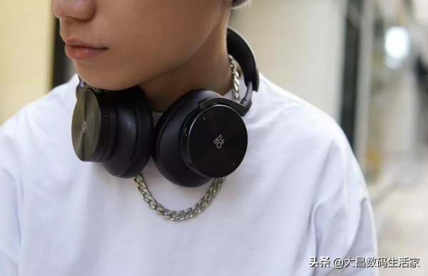 你和穿搭達人就差一個B&;O H95!潮人炸街利器 你和穿搭達人就差一個B&;O H95!潮人炸街利器