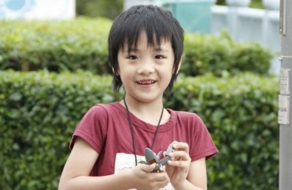 吳鎮宇兒子費曼近照曝光，變胖網友表示認不出，五官精緻似母親