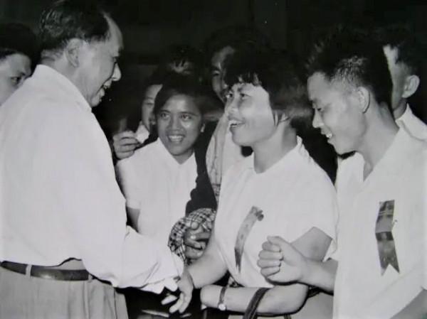 1964年,那個被毛主席接見的“無手”女英雄,後來怎麼樣了? 1964年,那個被毛主席接見的“無手”女英雄,後來怎麼樣了?