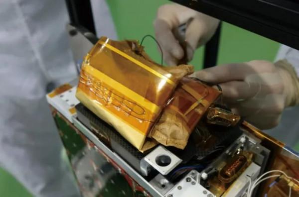 業餘電臺在月軌和月面以437MHz傳送PSK31資料，1瓦能接收？