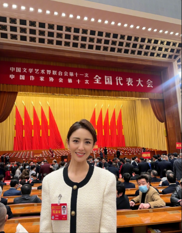 20位明星出席文代會：靳東帥氣十足，劉昊然邋遢，周冬雨佔據C位