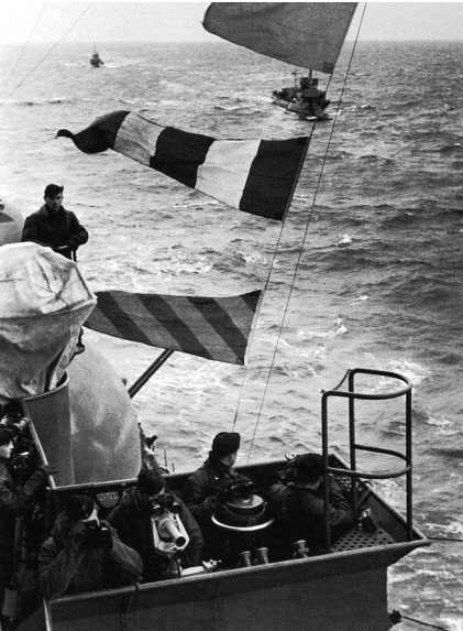 驚險!270架戰機護航,只為掩護3艘巡洋艦,最後逃出生天了嗎? 驚險!270架戰機護航,只為掩護3艘巡洋艦,最後逃出生天了嗎?