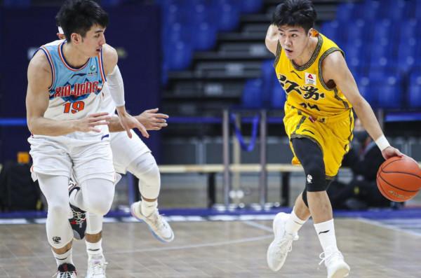 摩爾特里31+12+6黃榮奇空砍25+11 新疆加時險勝江蘇送對手9連敗