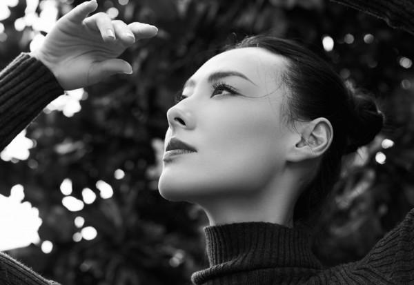 “豪門棄婦”的生活能有多快樂？梁洛施素顏出鏡也不怕，美麗依舊