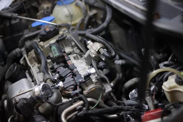 怪獸修車：翻新來自河南的大眾途安，全車異響抖動，積碳堆積如山