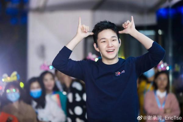 乒乓球冠軍樊振東和富四代謝承潤長得好像啊