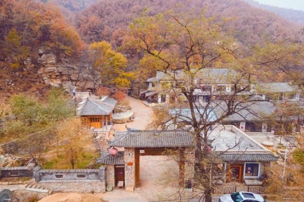 營口深山中藏著一處秘境，景色美如“世外桃源”，農家菜好吃不膩