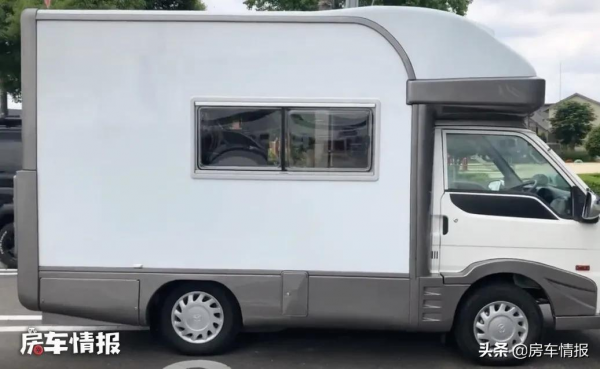 帶四驅的馬自達房車，配1.8T動力自動擋，佈局巧妙能滿足5人睡覺