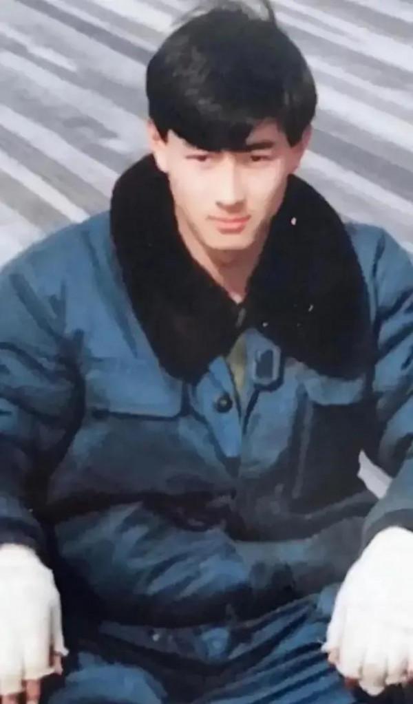 &OpenCurlyDoubleQuote;媽，你當初是怎麼看上我爸的？&rdquo;網友曬父母結婚照，讓人笑劈了