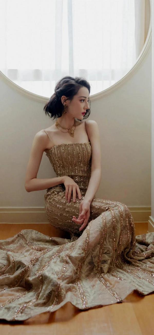 迪麗熱巴拖地長裙高畫質圖集