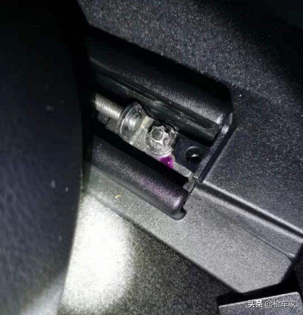 55萬買臺二手賓士S320充排場，生意人的精明？網友：車上才是贏家