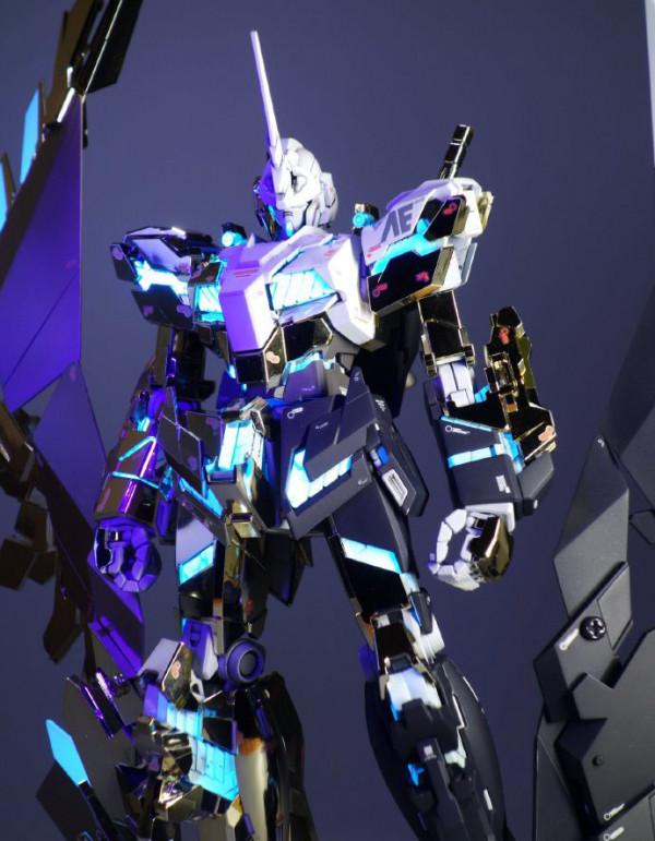 不對稱改造，獨角獸高達4號機·天馬