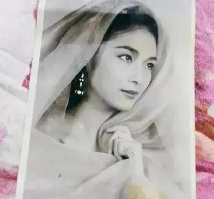 &OpenCurlyDoubleQuote;媽，你當初是怎麼看上我爸的？&rdquo;網友曬父母結婚照，讓人笑劈了