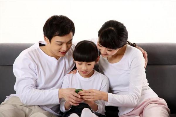 孩子多大就可以配手機了？並非7歲也非18歲，這個年紀就剛剛好