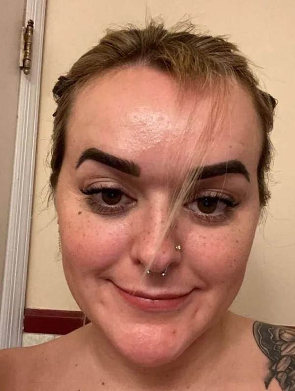 女子起床後發現劉海沒了，瞄了一眼客廳：原來是你這隻小可愛乾的