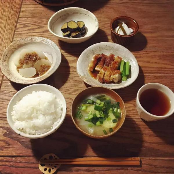 她家140㎡三室兩廳只留主臥,其餘全打通 她家140㎡三室兩廳只留主臥,其餘全打通