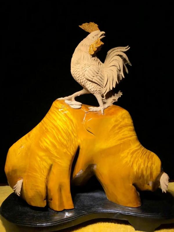 金雞回首望陽升！美輪美奐的金絲楠木雕