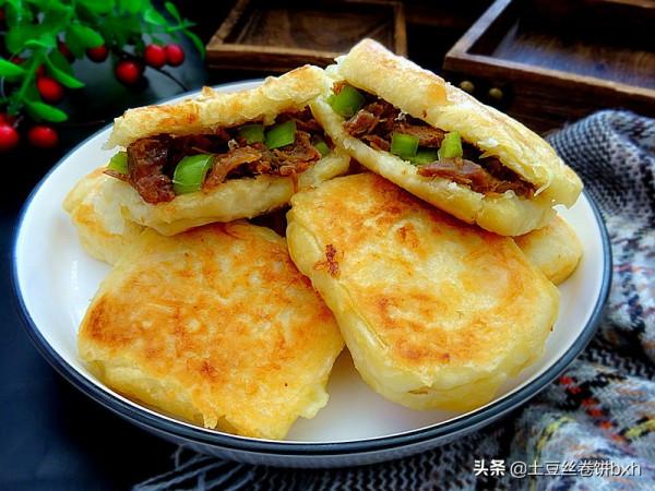 天冷,我家常做這個吃,疊一疊,烙一烙,外酥裡軟層層香 天冷,我家常做這個吃,疊一疊,烙一烙,外酥裡軟層層香