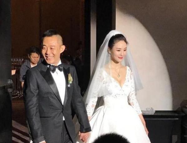 兩任前妻70後,情人80後,三婚又娶90後,是因為侯勇有錢就變壞? 兩任前妻70後,情人80後,三婚又娶90後,是因為侯勇有錢就變壞?