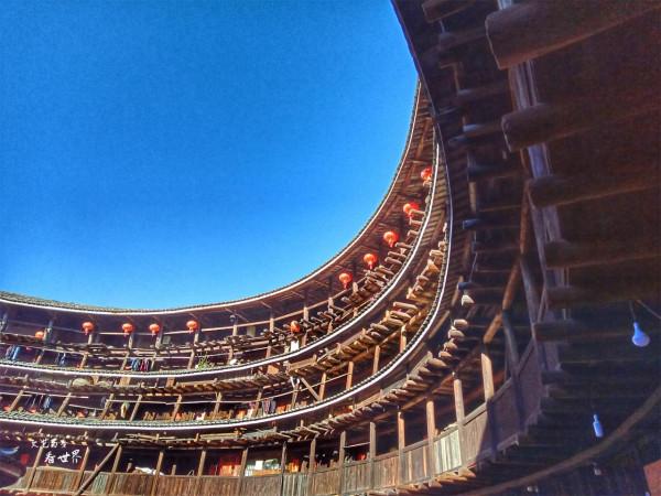 南靖土樓叫做“四菜一湯”,遊客絡繹不絕,門票年收入超2.5億 南靖土樓叫做“四菜一湯”,遊客絡繹不絕,門票年收入超2.5億